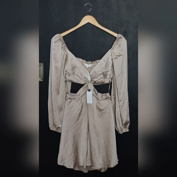 NWT ASTR The Label Anamaria Cut Out Dress Champagne Pink Satin Size M - Picture 5 of 13